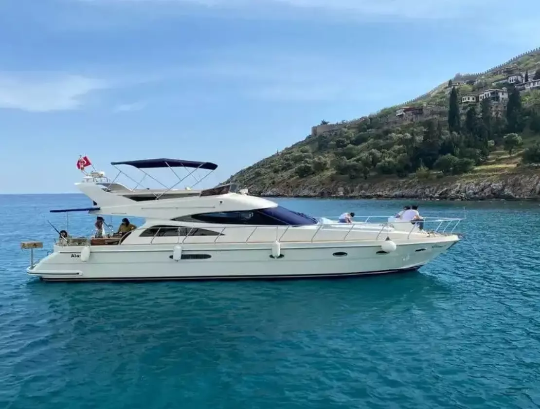 YACHT EFSANE V
